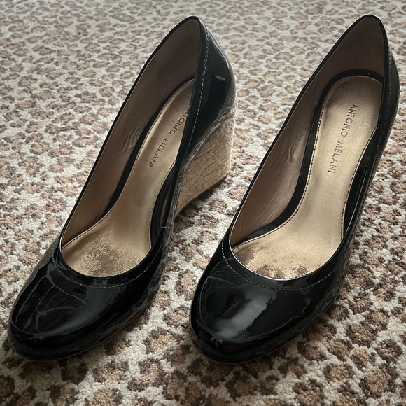 ANTONIO MELANI Black Patent Leather Wedges! EUC Size 9.5 - Picture 1 of 6